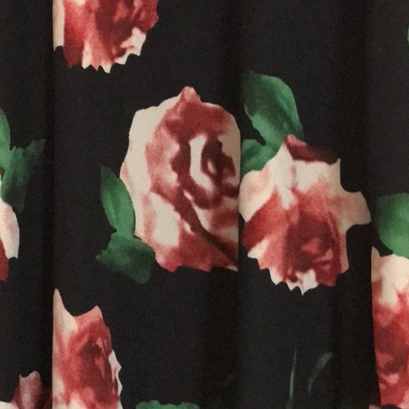 Long sleeve dress with roses - Picture 3 of 4